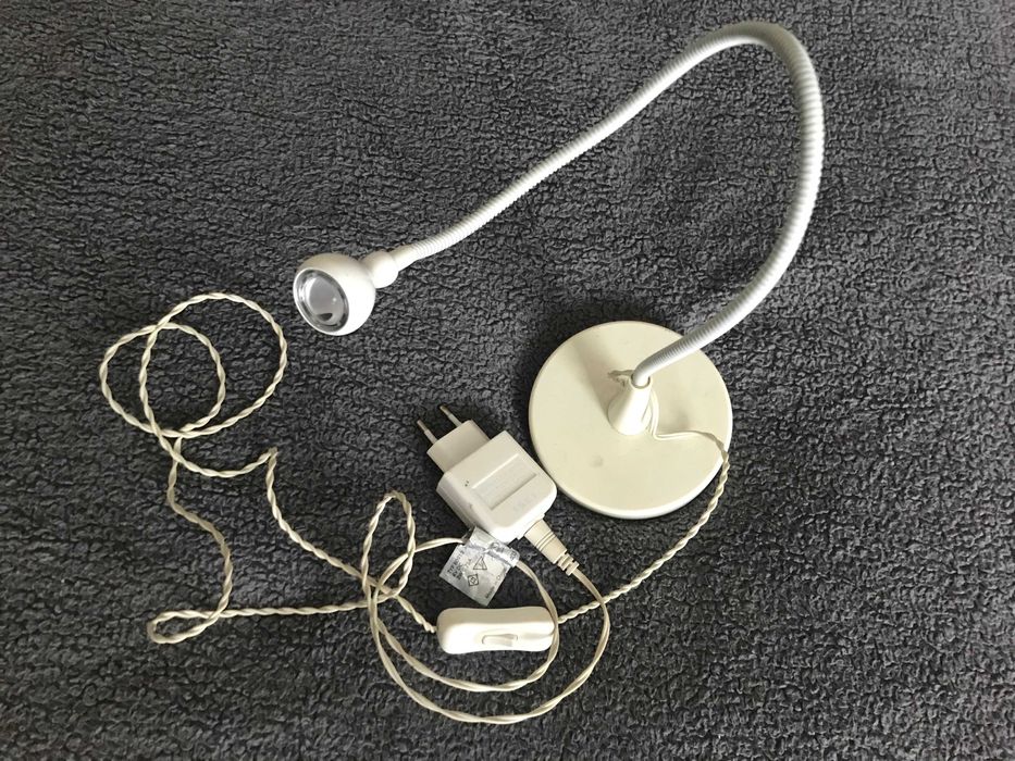 Гъвкава настолна лампа