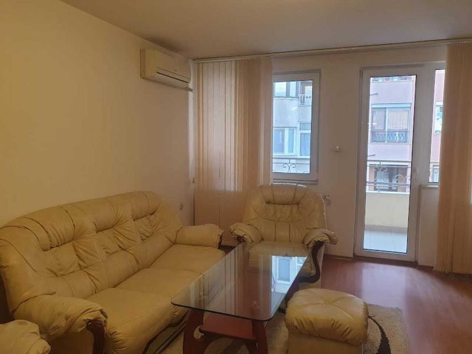 Дава се под наем Тристаен апартамент в Пловдив, Кършияка - 100 кв.м за 498.27 € - Снимка #1