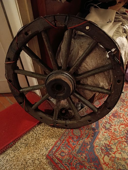Колело от стара каруца