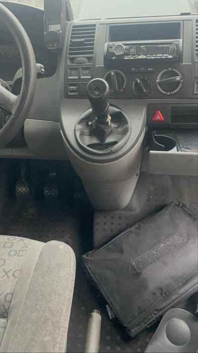 Dezmembrez VW Transporter Caravelle T5 2.5 Tdi an 2009