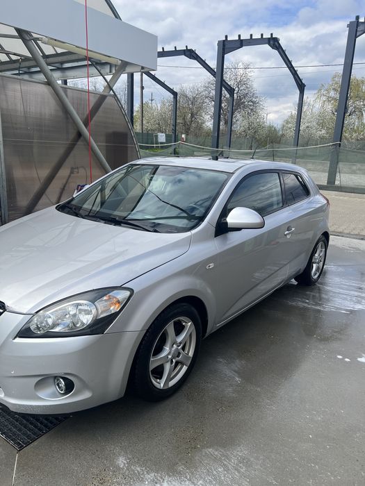 Kia Ceed Coupe 2008 – 2.0 CRDi 143 CP – Full options