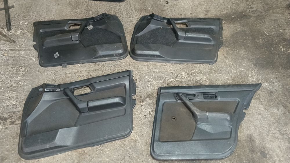 Продам дверные карты BMW e34