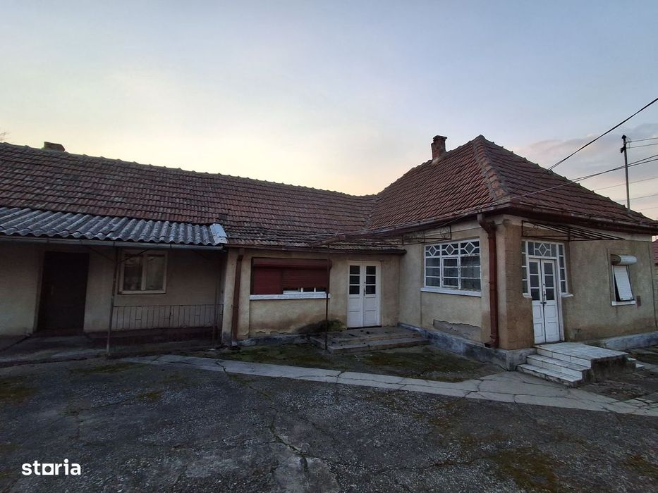 Case + 1440 mp teren , Vetis