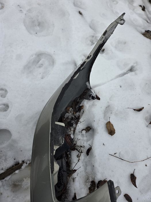 Бампер на Тойота авенсис