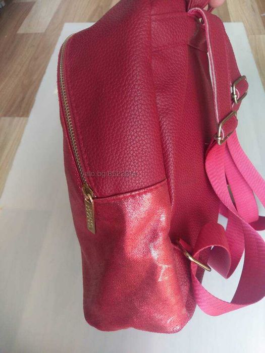 Раница 27 х 27 см и 30*23*10,5 см.