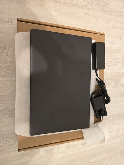 Laptop Dell produs nou