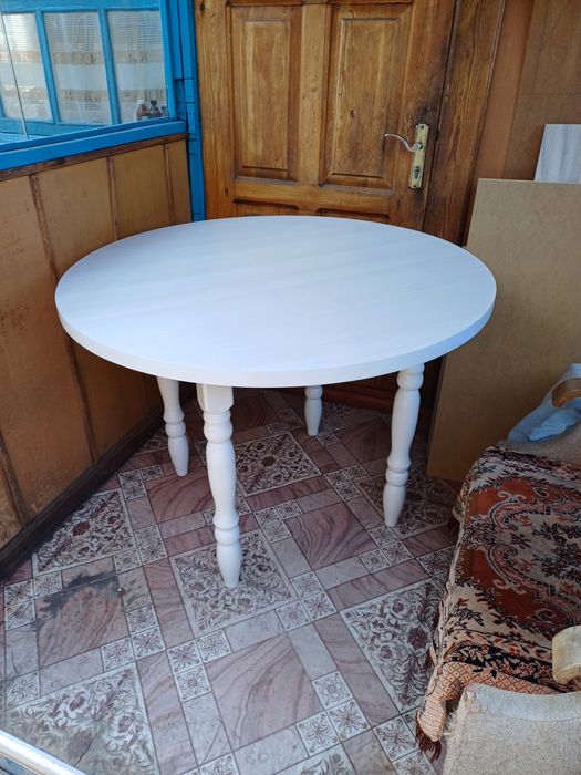 Продам стол круглый.