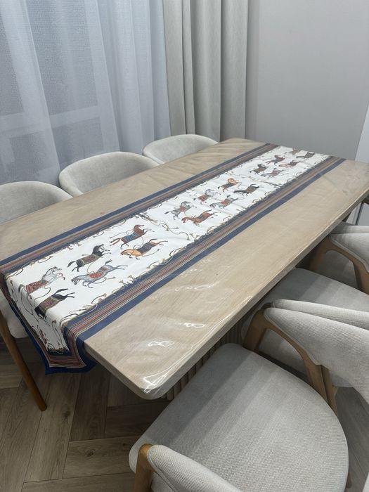 Деревянный стол на 8 человек