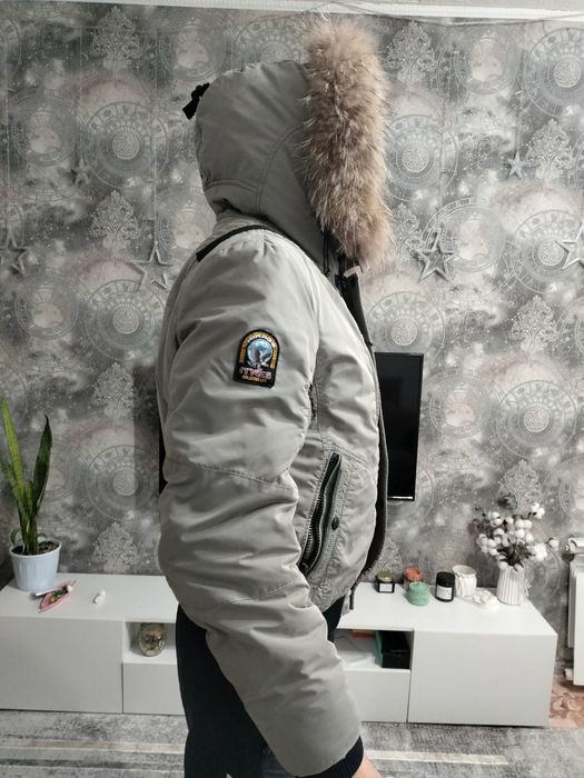 Продам оригинальный пуховик