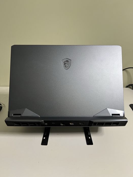 Ноутбук MSI Raider GE76 12UE