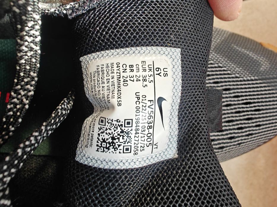 Nike НОВИ 38.5н маратонки