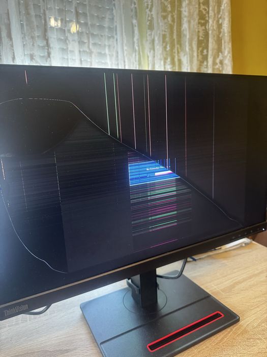 За Части!!! Чисто нов монитор Lenovo Thinkvision T24i-2L спукан екран
