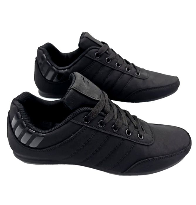 Новые кроссовки 42 размер