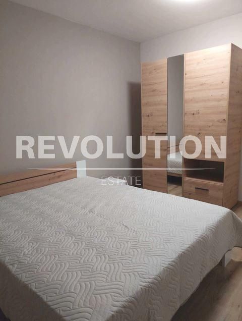 Дава се под наем Тристаен апартамент в Варна, Младост 1 - 87 кв.м за 700 € - Снимка #3