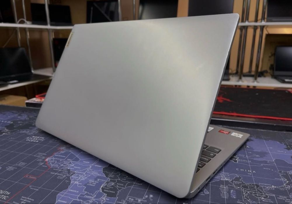 Ноутбук для работы  Lenovo IdeaPad1 Athlon 7120U/8GB/SSD256/15.6FHD