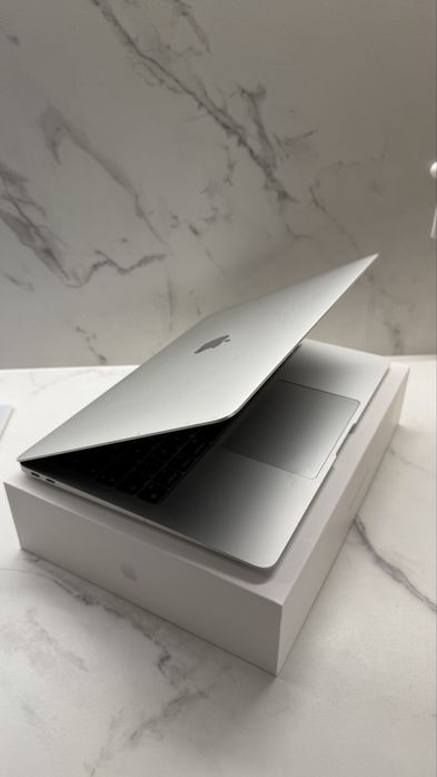 Като нов! Macbook Air M1 256GB