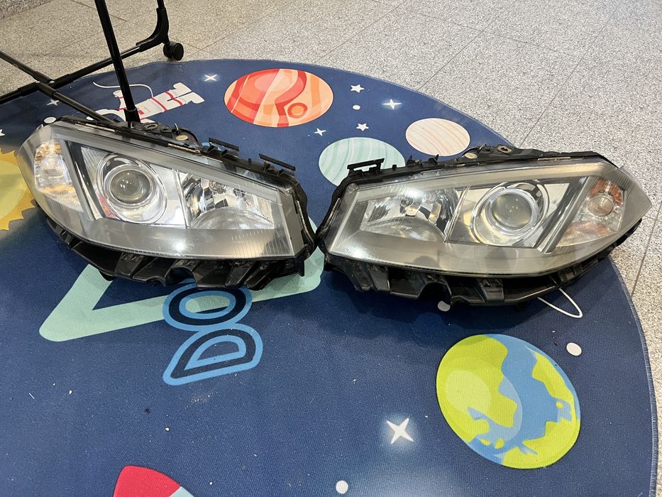 Vand faruri cu xenon renault megane 2