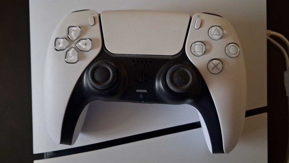 PS5 Slim + 5 игри