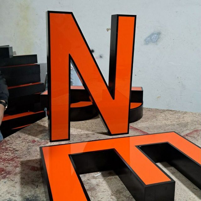 Tashqi reklama banner Pechat bukva