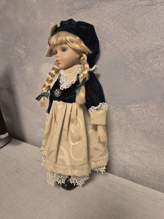 Продавам порцеланови кукли