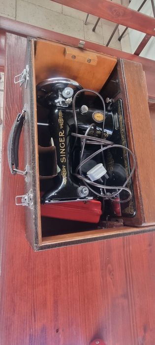 Mașina de cusut Singer