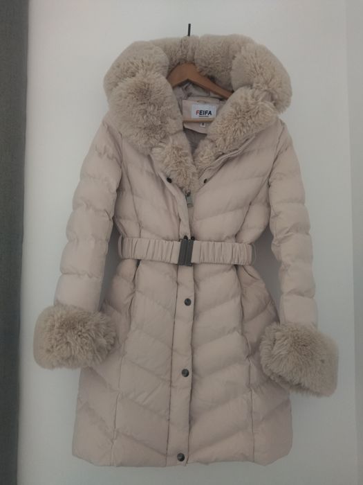 Дълго дебело зимно яке с качулка и свалящ се екологичен косъм