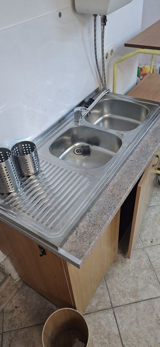 De vânzare mobilier si mască cu chiuvetă