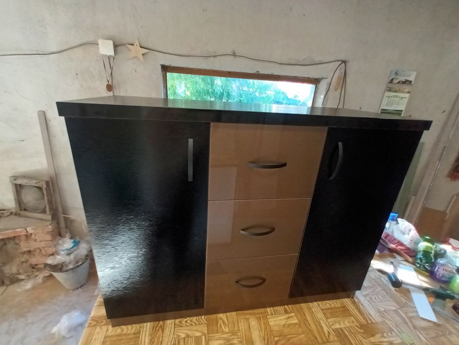 Продавам скрин МДФ гланц