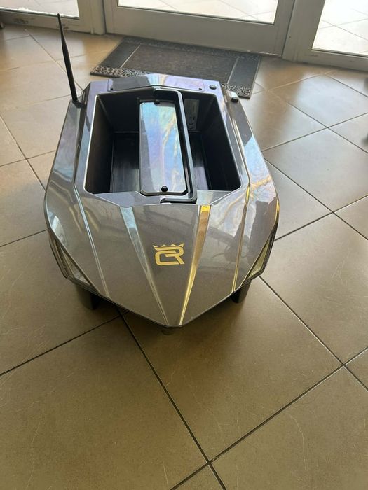 Лодка за захранка Carp Royal King 6.0