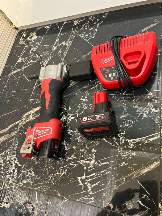 Vând pistol popnituri milwaukee