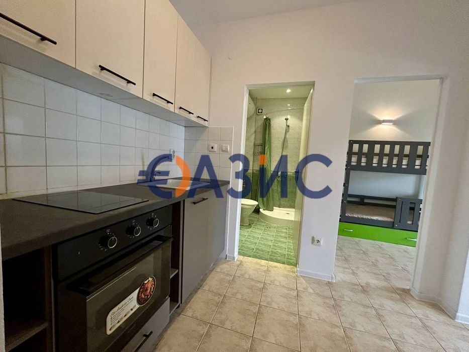 Продава се Тристаен апартамент в Свети Влас - 70 кв.м за 744 €/кв.м - Снимка #1