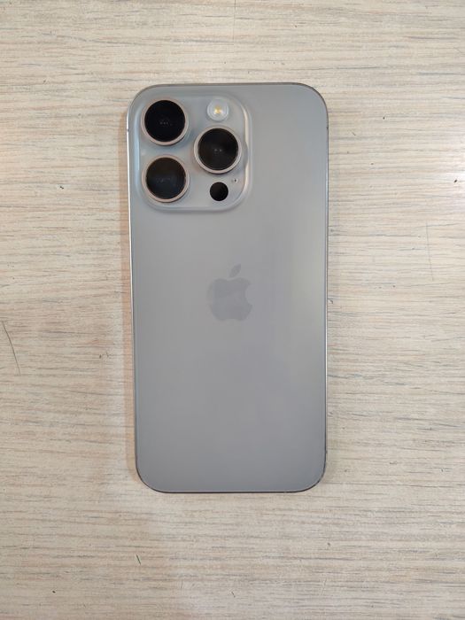 iPhone 15 pro Titanium