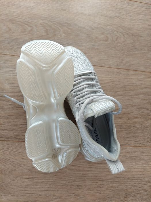 Нови Сникърси Steve Madden