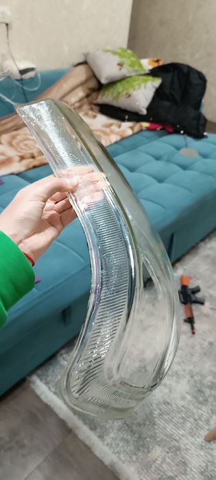 Срочно продаю стекло на Переднюю правую  фару от УАЗ Патриот