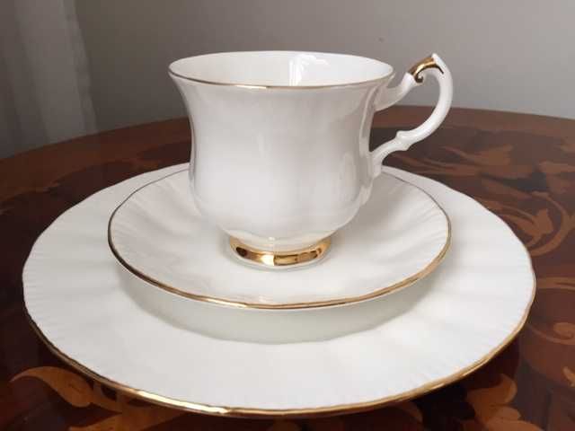 2 trio Royal Knight Anglia Bone China