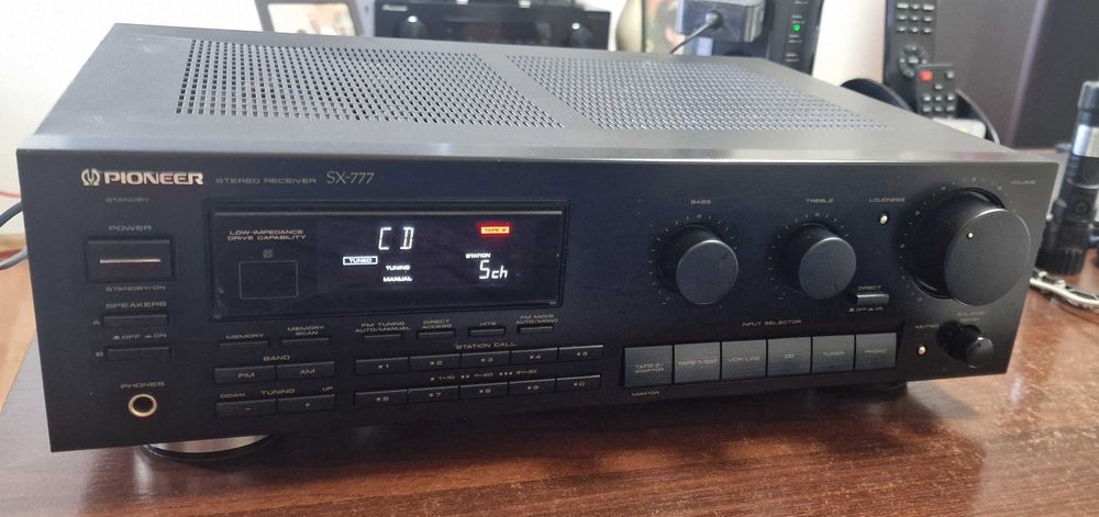 Pioneer SX 777 functional,stare buna estetic 8,5/10, fara interventii, din colectia personala Nu ma ocup cu cumparari si revanzari.
