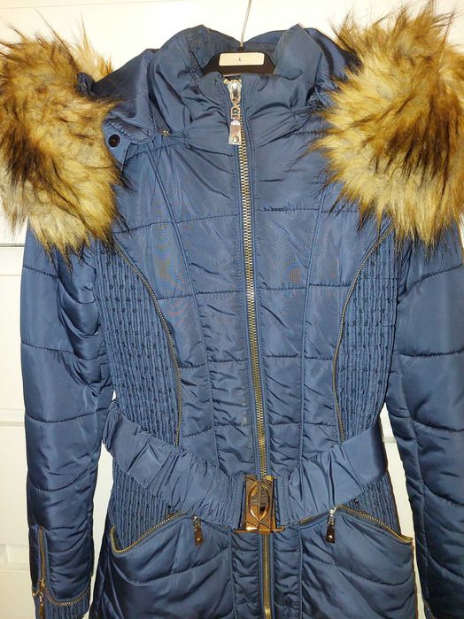 Geaca albastra cu fermoare,cambrata,imblanita TRANSPORT GRATUIT