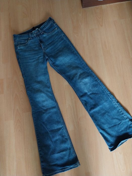 Продавам дрехи, които не нося