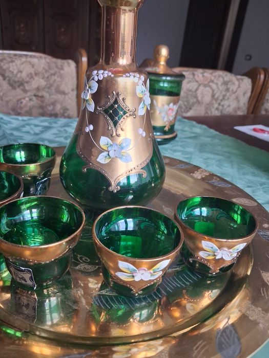 Set bhoemia compus din 5 pahare si sticla in stare buna