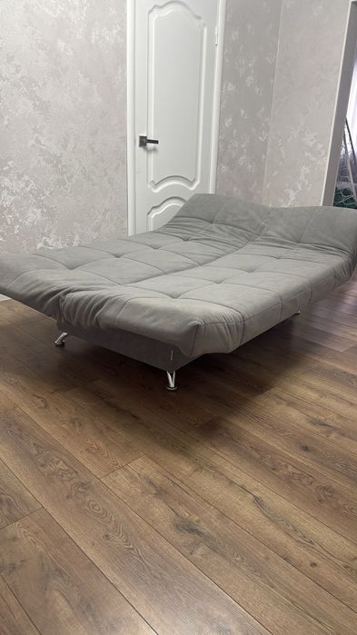 Продам почти  новый диван