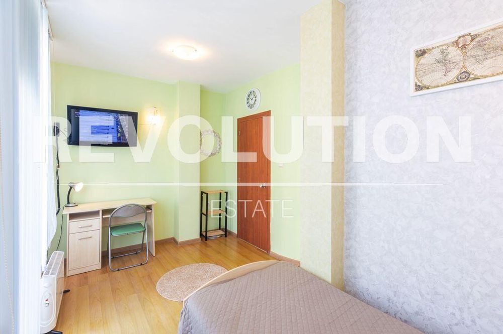 Четиристаен апартамент в района на Общината!