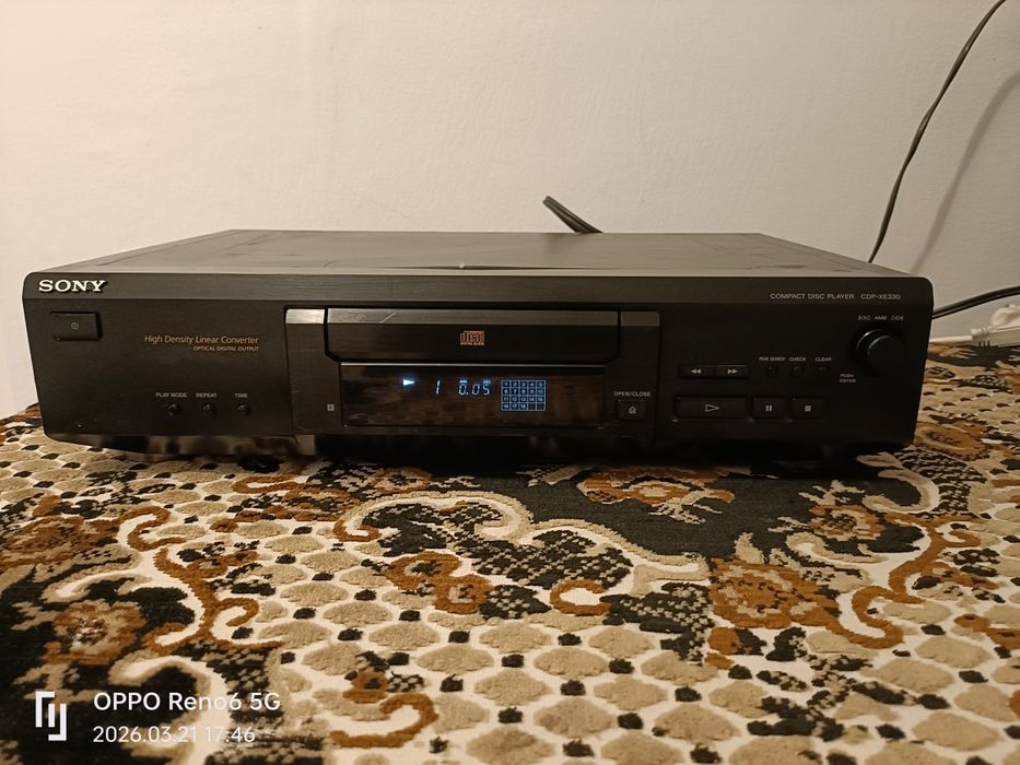Compact disc player Sony CDP-XE330
