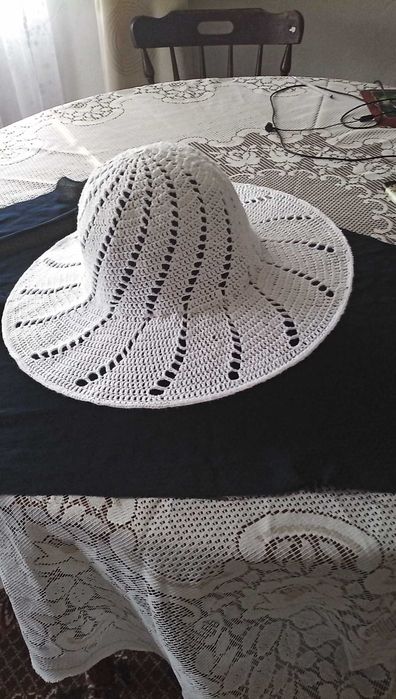 Ръчно изработени шапки и  чанти