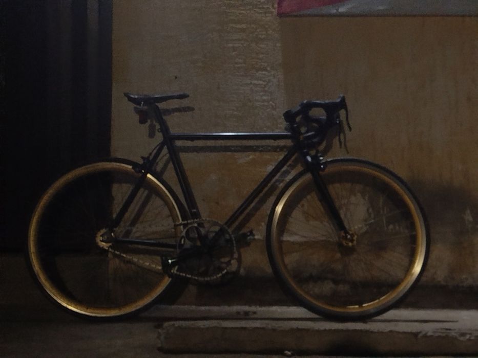 продаётся по дешевке фикс геар