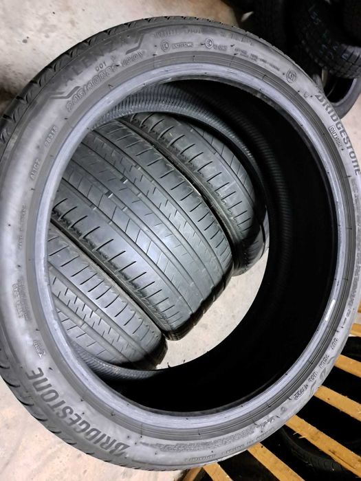 Set anvelope 245/40 R21 cu 275/35 R21 Bridgestone RFT