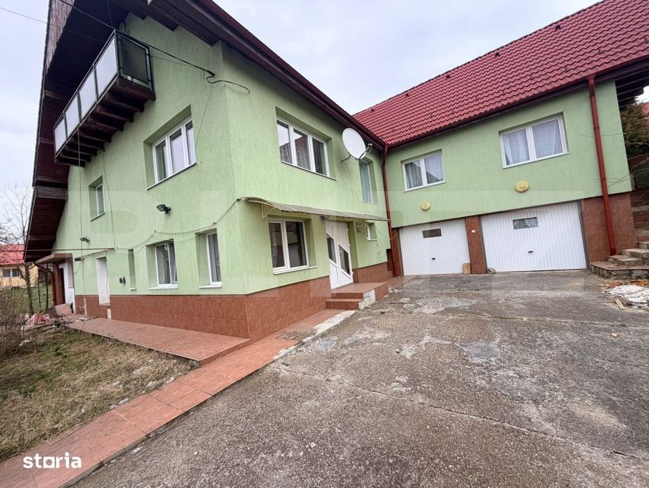 Casa individuala, 546 mp, 8 camere, 2 garaje, 905 mp teren, Feleacu