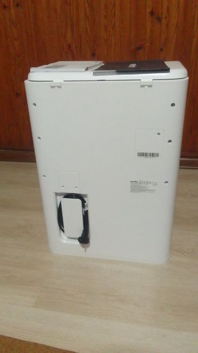 Eureka J12 Ultra-робот прахосмукачка с моп и станция
