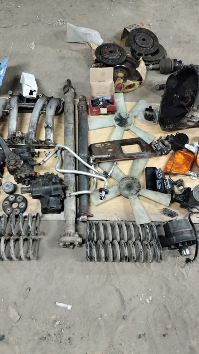 Продам запчасти на Мерседес 124