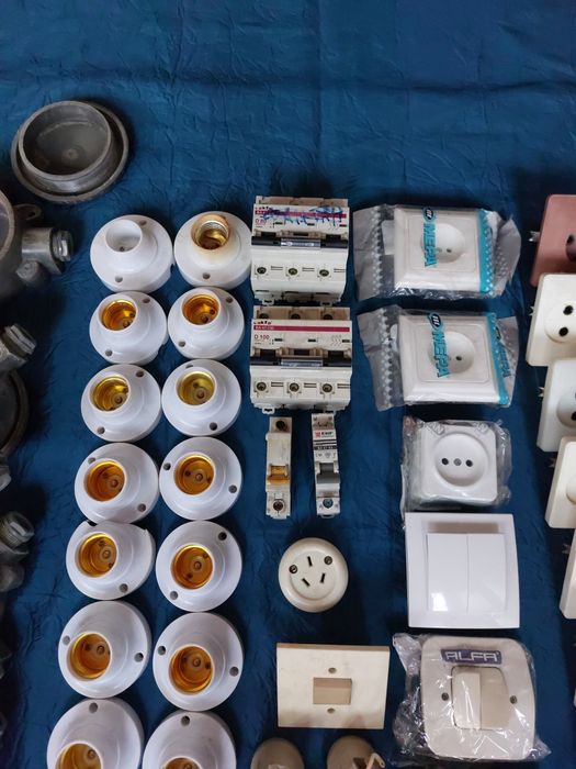 Розетка коробка патрон