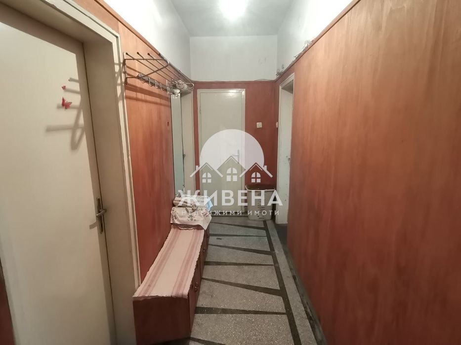 Продава 4-стаен апартамент в района на Окръжна болница